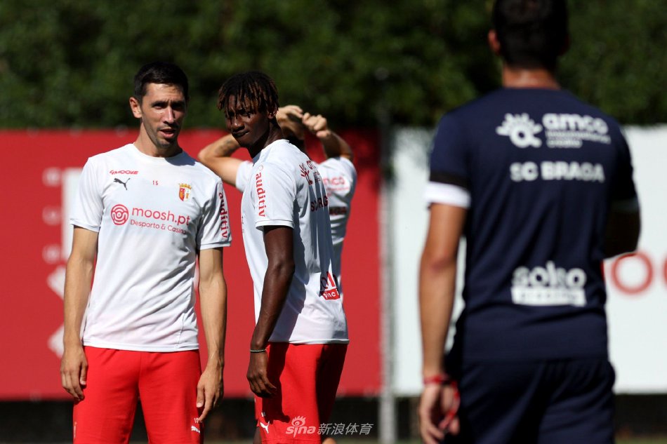 与之相对 与之相对